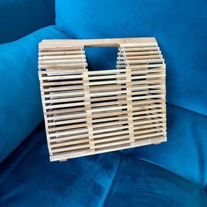 Wood bag with a real cult gaia sylvia vibe (it's not cult gaia, but cute imo)